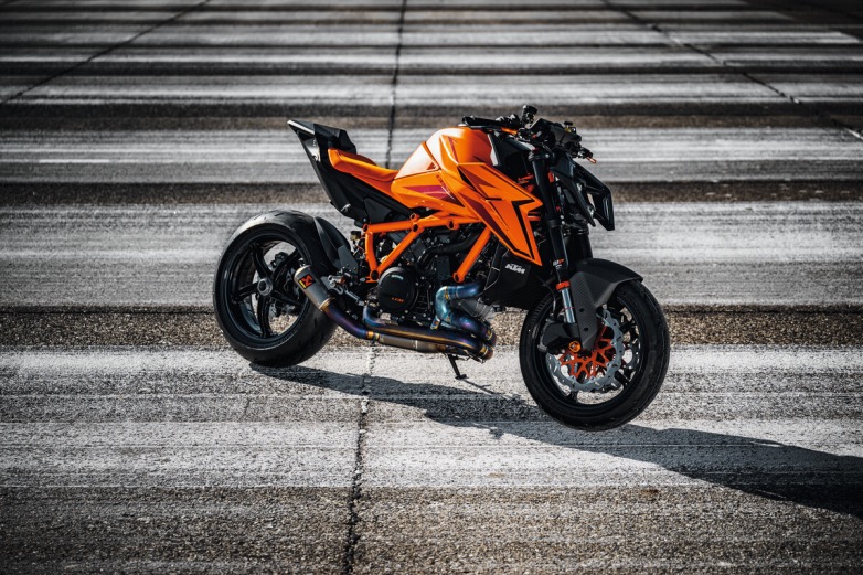 2024 KTM 1390 SUPER DUKE R Static 11.jpg