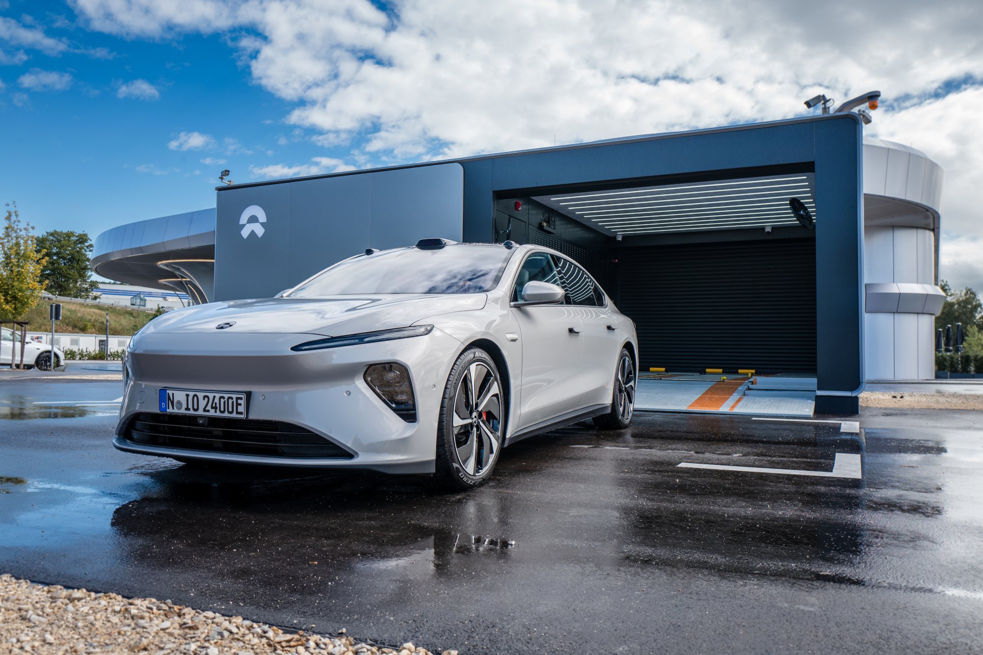 Nio power swap station Zusmarshausen Germany 2.jpg