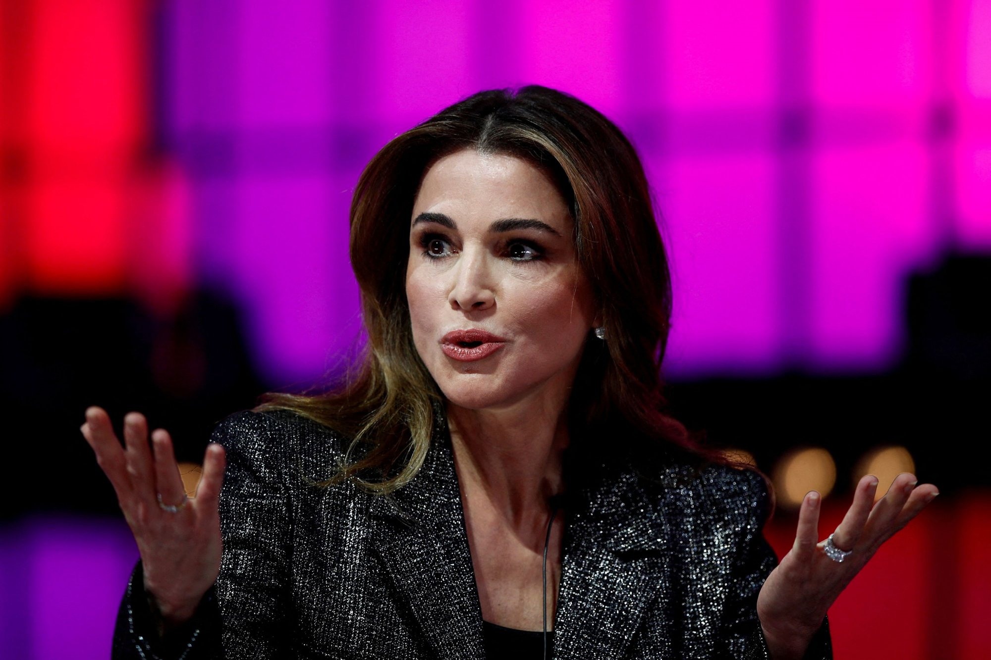 231023171337 02 amanpour interview with queen rania of jordan.jpg