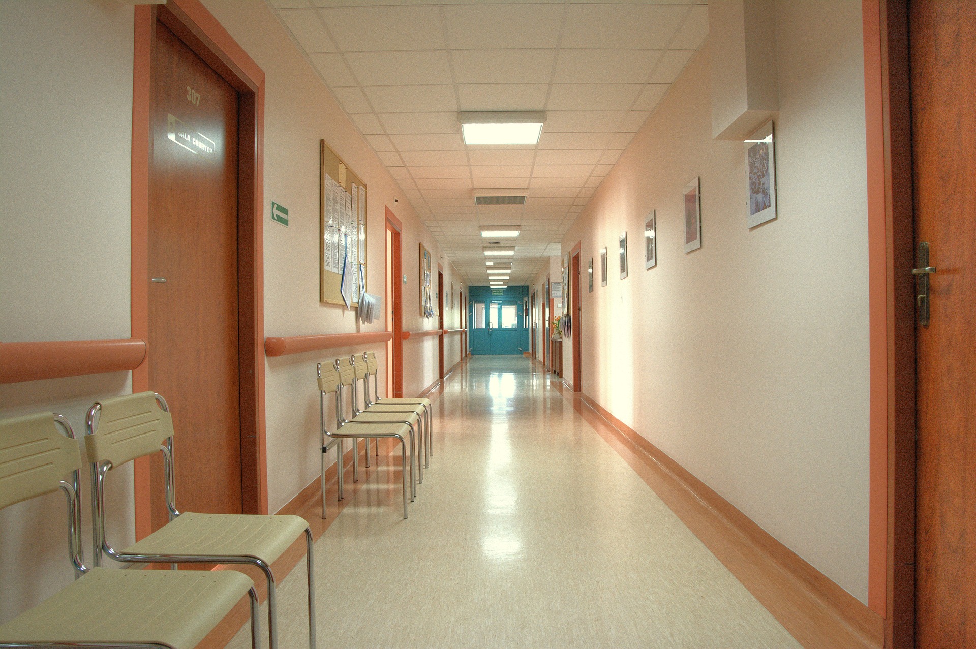 hospital 484848 1920.jpg