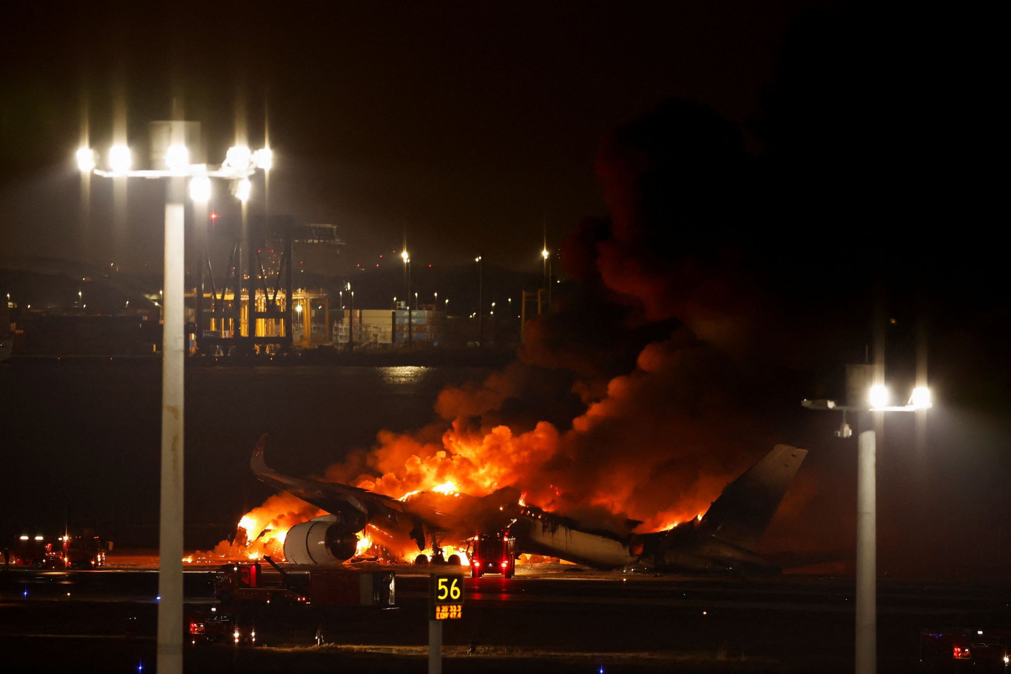 2024 01 02T100105Z 2119693231 RC2L95AR42ID RTRMADP 5 JAPAN AIRPORT FIRE.jpg