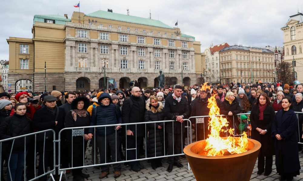 2024 01 04T153314Z 1382909905 RC23B5AOYLR1 RTRMADP 5 CZECH SHOOTING VIGIL.jpg