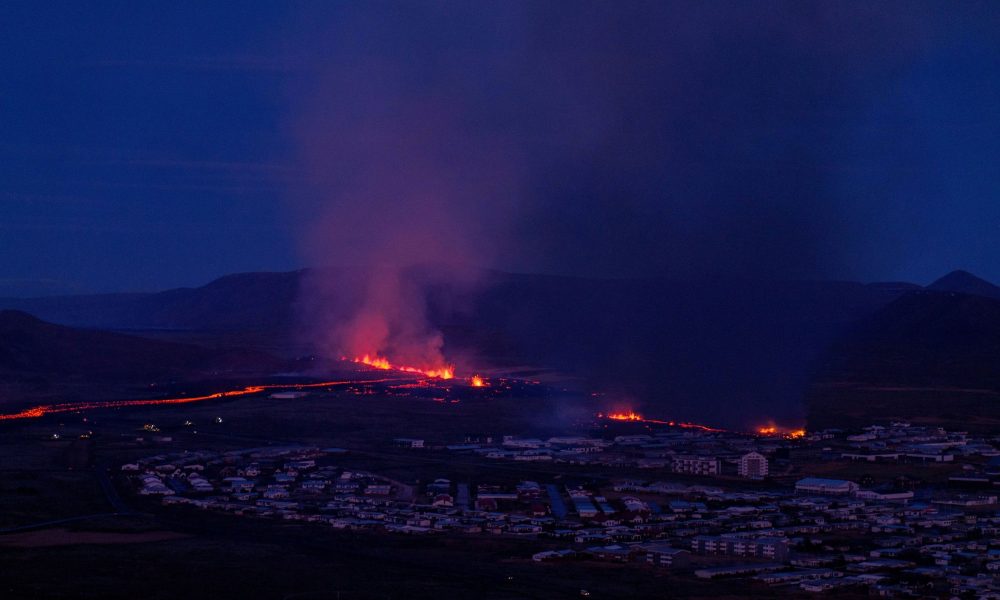 2024 01 16T091559Z 1468624284 RC2RH5AE2NPP RTRMADP 5 ICELAND VOLCANO.jpg