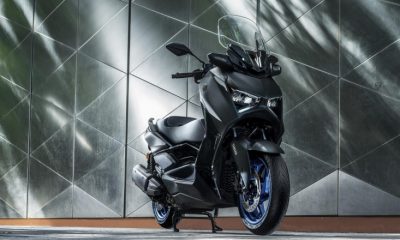 2024 Yamaha XMAX300 EU Icon Black Static 002 03.jpg