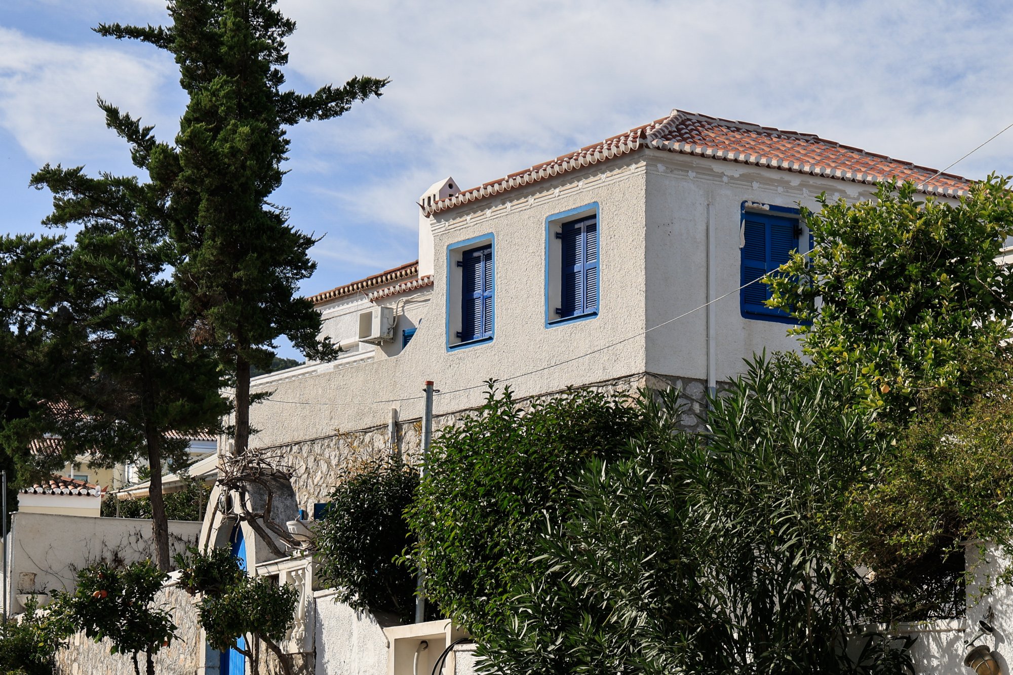 EV27 190124 SPITI SPETSES.jpg