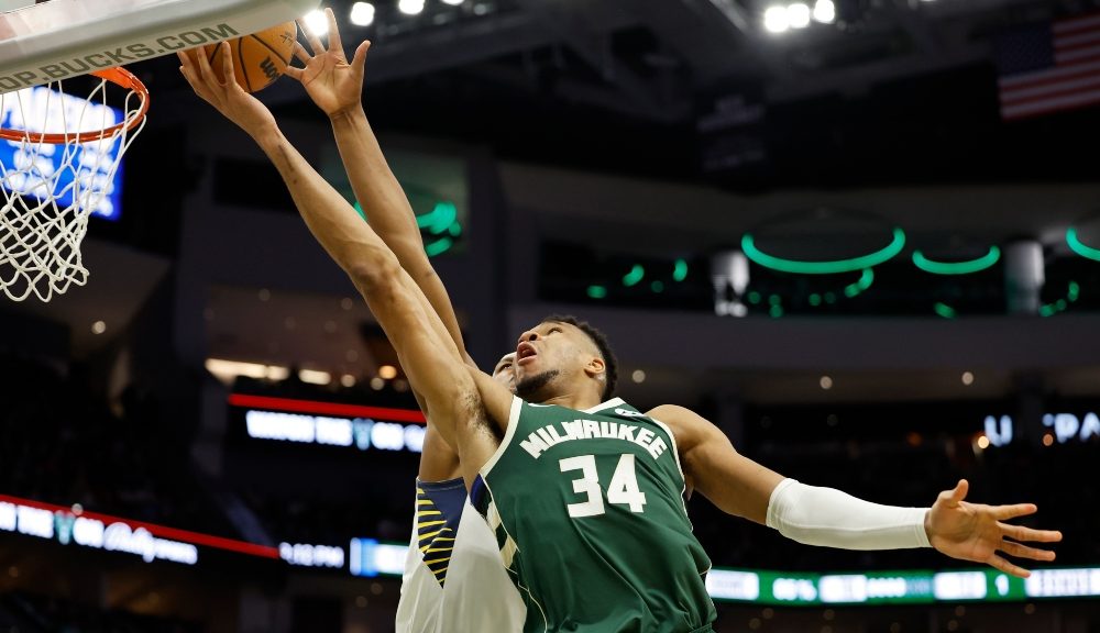 Giannis Antetokounmpo 12.jpg