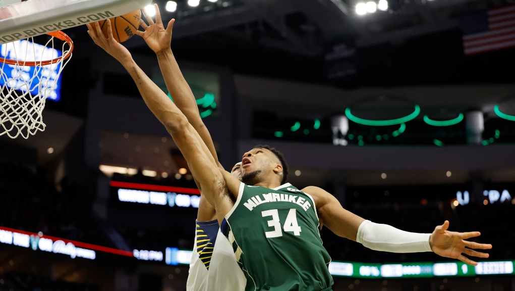 Giannis Antetokounmpo 12.jpg