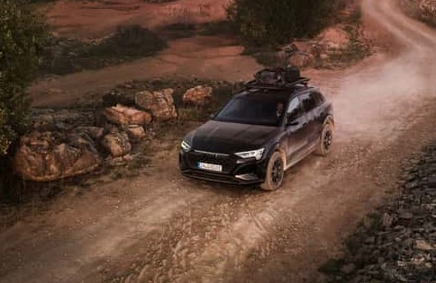 audi q8 e tron edition dakar 2.jpg