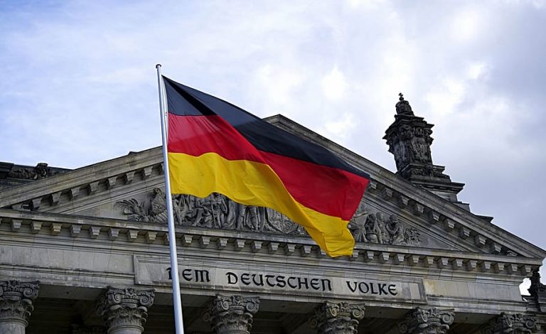 berlin flag germany 768x470 1.jpg