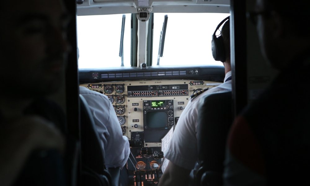 cockpit 924952 1280 1.jpg