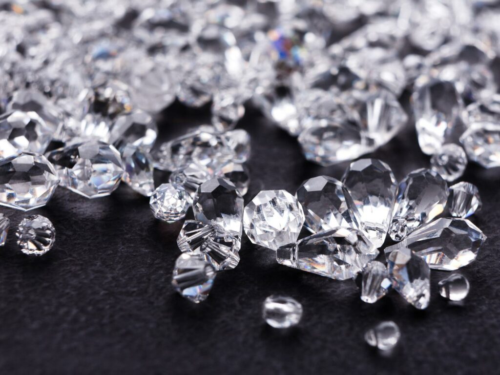 diamonds black background 1024x768 1024x768.jpg