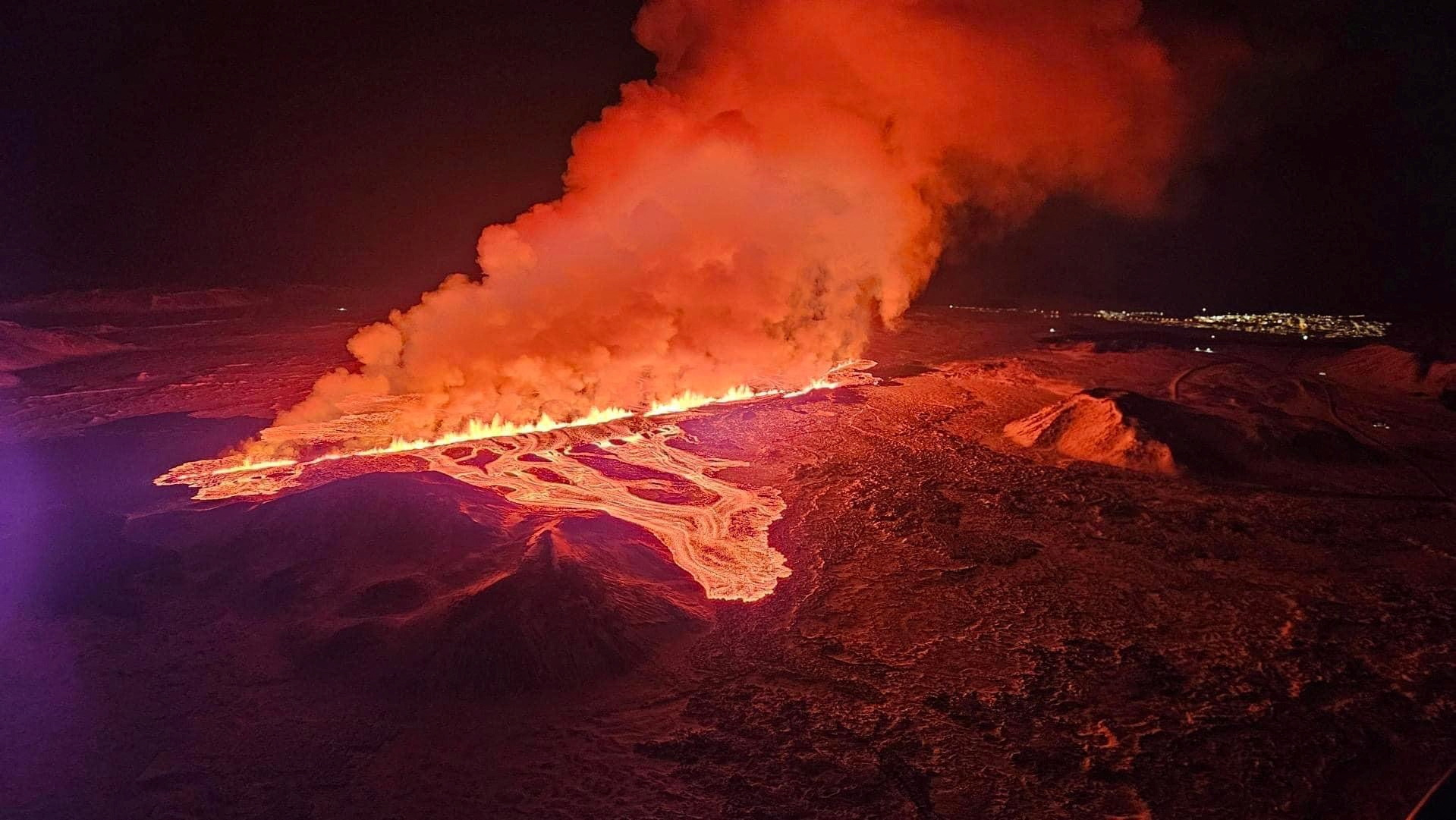 2024 02 08T084346Z 323389788 RC28Y5AFAKU8 RTRMADP 5 ICELAND VOLCANO.jpg