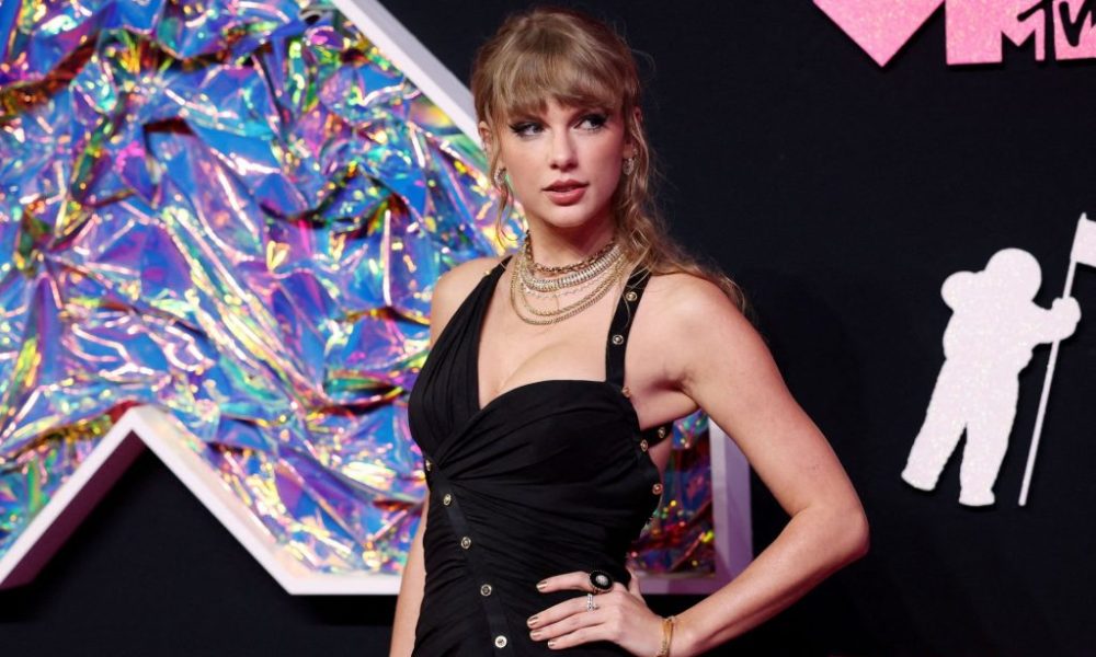 TAYLOR SWIFT 2 1024x682.jpg