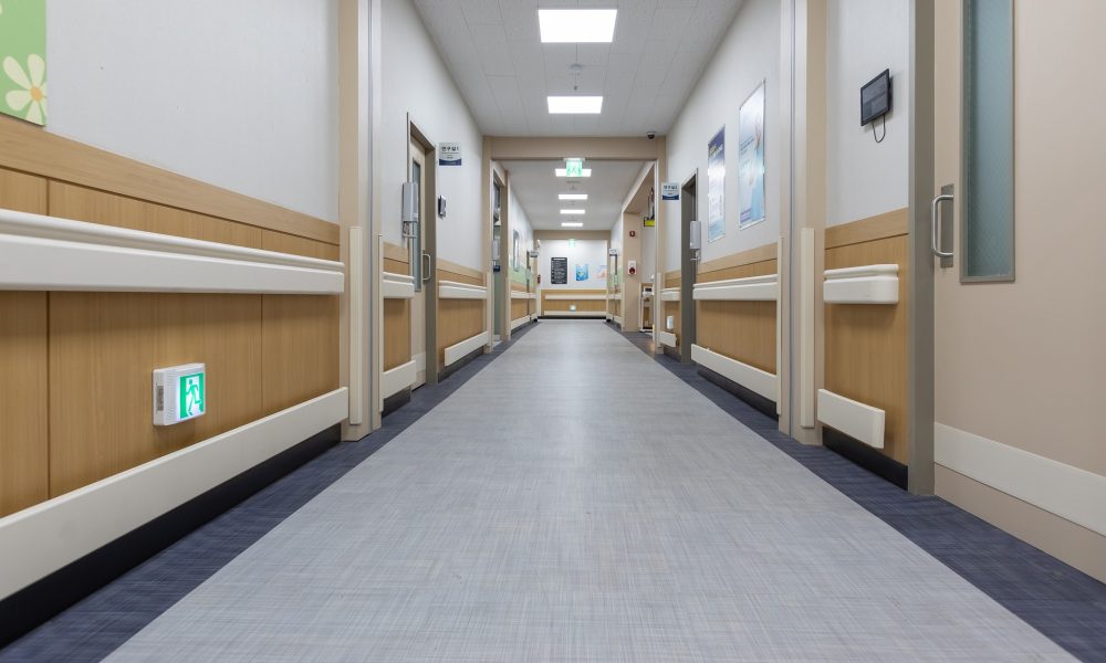 hallway 5979689 1920.jpg