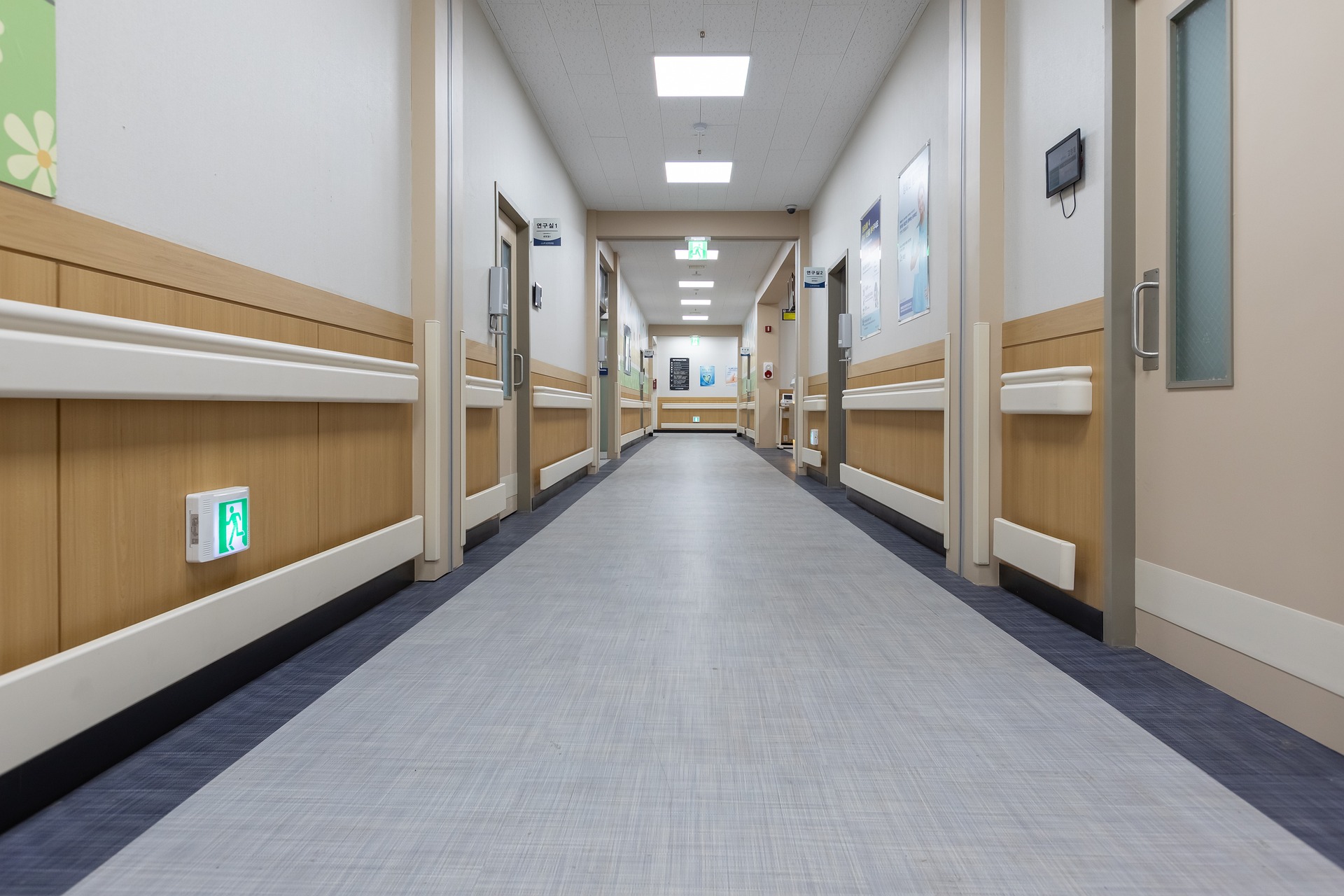 hallway 5979689 1920.jpg