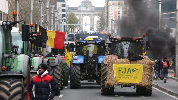 2024 03 26T091450Z 130735110 RC2LT6AD7HHK RTRMADP 5 EUROPE FARMERS EU PROTESTS 620x350.jpg