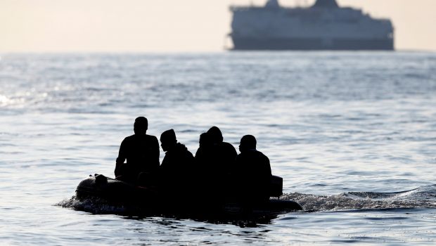 migrants english channel 620x350.jpg