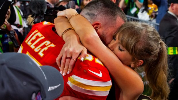 taylor swift travis kelce 620x350.jpg