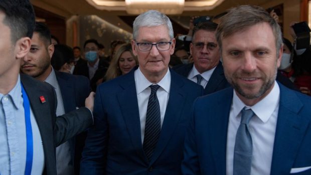 tim cook 620x350.jpg