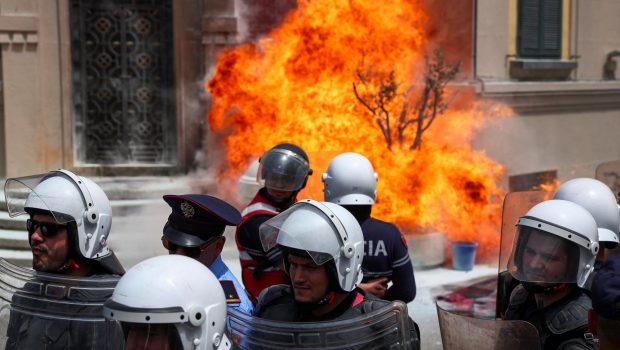 2024 05 21T125611Z 1044920189 RC2YU7AKCHYH RTRMADP 5 ALBANIA PROTEST 620x350.jpg