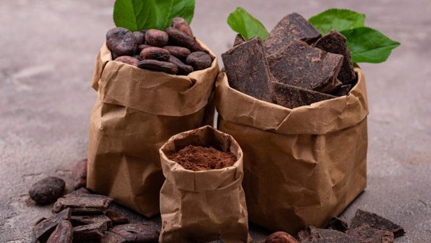 natural cocoa powder cocoa beans and chocolate XBHQ4WD 1024x768 1 620x350.jpg