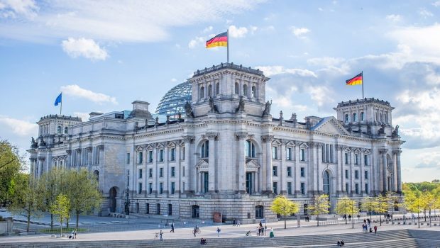 reichstag building 8481430 1280 620x350.jpg