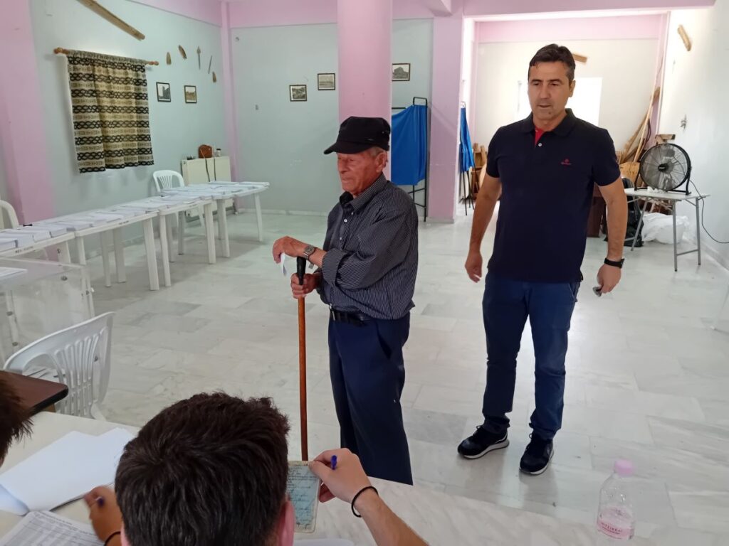 Στην Άζωρο Ελασσόνας παππούς 91 ετών μαζί στην κάλπη με εγγονό και δισέγγονο του