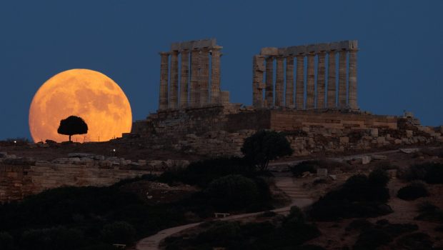 00ΠΑΝΣΕΛΗΝΟΣ ΙΟΥΛΙΟΥ ΤΟ ΦΕΓΓΑΡΙ ΤΟΥ ΕΛΑΦΙΟΥ ΑΠΟ ΤΟ ΝΑΟ ΤΟΥ ΠΟΣΕΙΔΩΝΑ ΣΤΟ ΣΟΥΝΙΟ 2 620x350.jpg