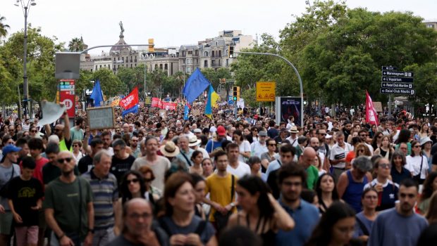 2024 07 06T195723Z 1699232380 RC2UP8ASKMAA RTRMADP 5 SPAIN TOURISM PROTEST 620x350.jpg