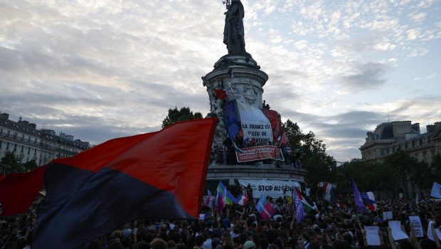 2024 07 07T201155Z 1156777697 UP1EK771K3TY9 RTRMADP 5 FRANCE ELECTION PROTEST 620x350.jpg