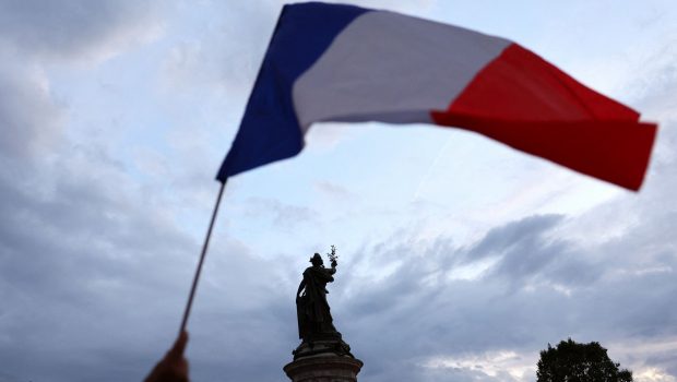 FranceFlagStatue 1 620x350.jpg