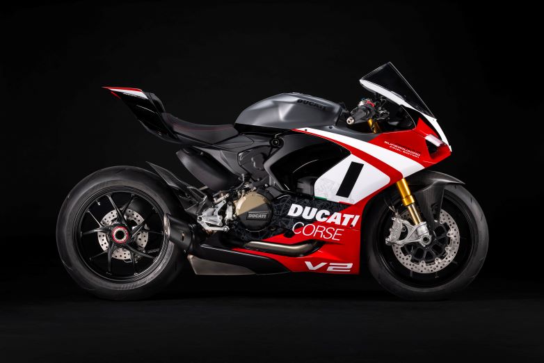 MY25 DUCATI PANIGALE V2 SUPERQUADRO FE 3 UC659713 High.jpg