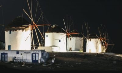 Night view of the Windmills of Mykonos 620x350.jpg