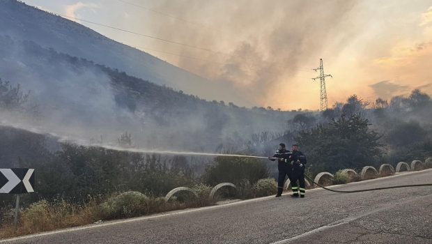 albania fire 620x350.jpg