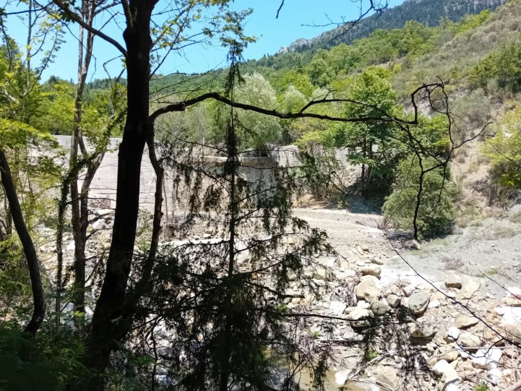 Χωρίς συγκοινωνία από τον Ντάνιελ Βροντερό και Καλόγηροι του Δήμου Πύλης