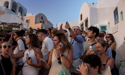 2024 07 27T070547Z 202533226 RC2K29ARKSZ4 RTRMADP 5 GREECE TOURISM SANTORINI CROWDS 1024x683 620x350.jpeg