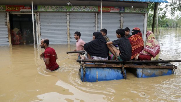 2024 08 23T091820Z 1823046276 RC2EL9AAGIAL RTRMADP 5 ASIA WEATHER BANGLADESH FLOODS 620x350.jpg