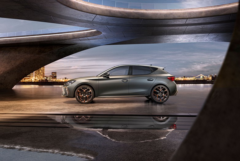 2024 cupra leon grey copper wheels side view.jpg