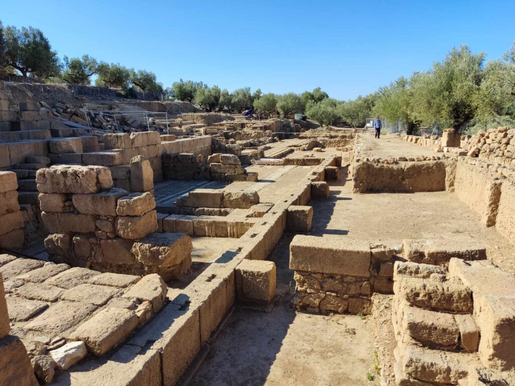 Καλαμάτα: Νέα εντυπωσιακά αρχαιολογικά ευρήματα στην Αρχαία Θουρία – Την ανασκαφή επισκέφθηκε ο δήμαρχος