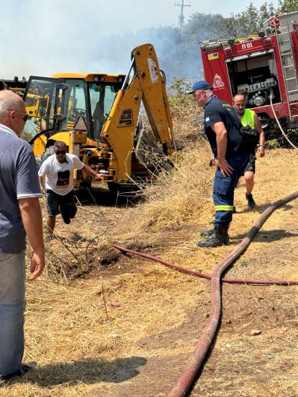 Έσβησε η φωτιά στην Πλάκα Λιτοχώρου