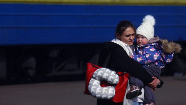 2022 03 12T155853Z 723173606 RC2X0T9YES3C RTRMADP 5 UKRAINE CRISIS LVIV TRAIN STATION 620x350.jpg