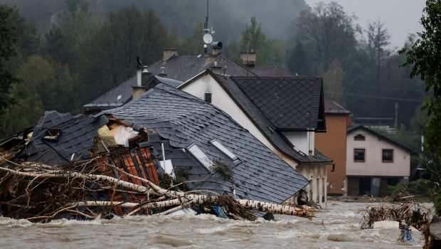 2024 09 16T091728Z 709200689 RC2K1AAFTH1T RTRMADP 5 EUROPE WEATHER CENTRALEUROPE FLOODS CZECH 620x35.jpeg