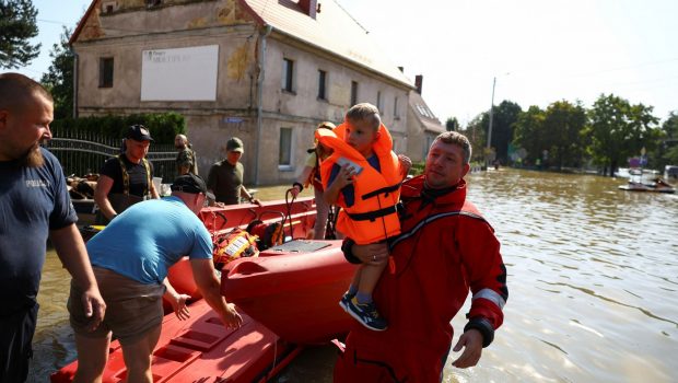 2024 09 17T164255Z 1427814833 RC2D2AAACA53 RTRMADP 5 EUROPE WEATHER CENTRALEUROPE FLOODS POLAND 620x.jpeg