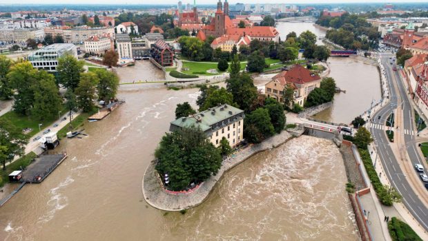 2024 09 19T133501Z 951710111 RC2P3AAS7NDK RTRMADP 5 EUROPE WEATHER CENTRALEUROPE FLOODS POLAND 620x3.jpeg