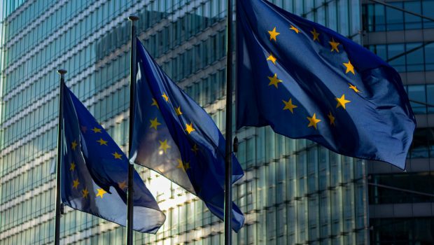 EuropeanCommissionFlagsOnPolesPexels 620x350.jpg