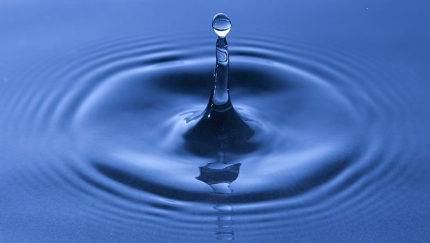 Water drop impact on a water surface 1 620x350.jpg