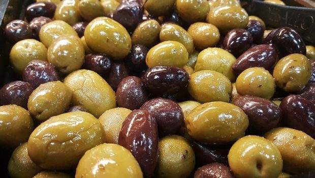 olives g6a775afeb 1280 620x350.jpg