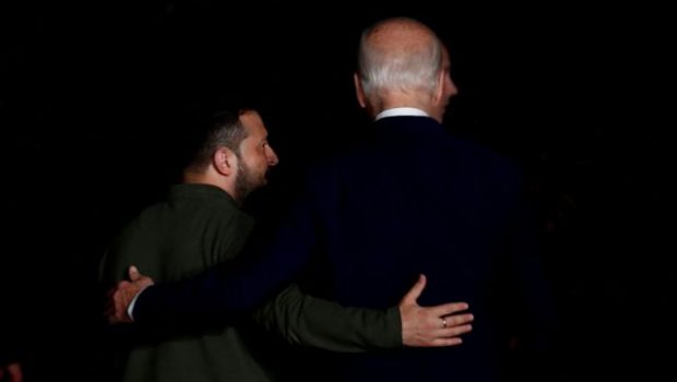 zelensky biden 1 620x350.jpg