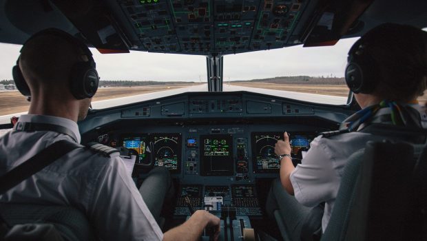 cockpit 2576889 1280 1 620x350.jpg