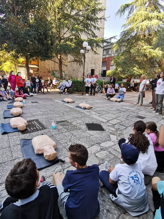 Εκπαίδευση «για την καρδιά μας» στα Τρίκαλα – Παρουσίαση των απινιδωτών σε μαθητές